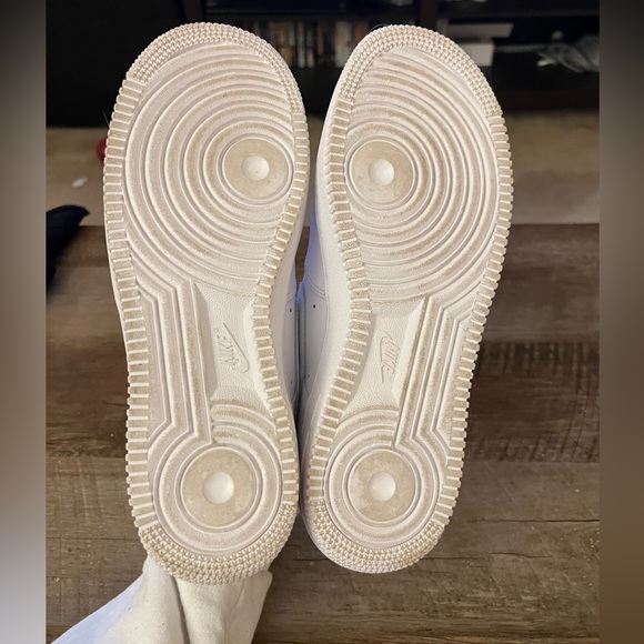 Sneakers - Picture 2 of 6